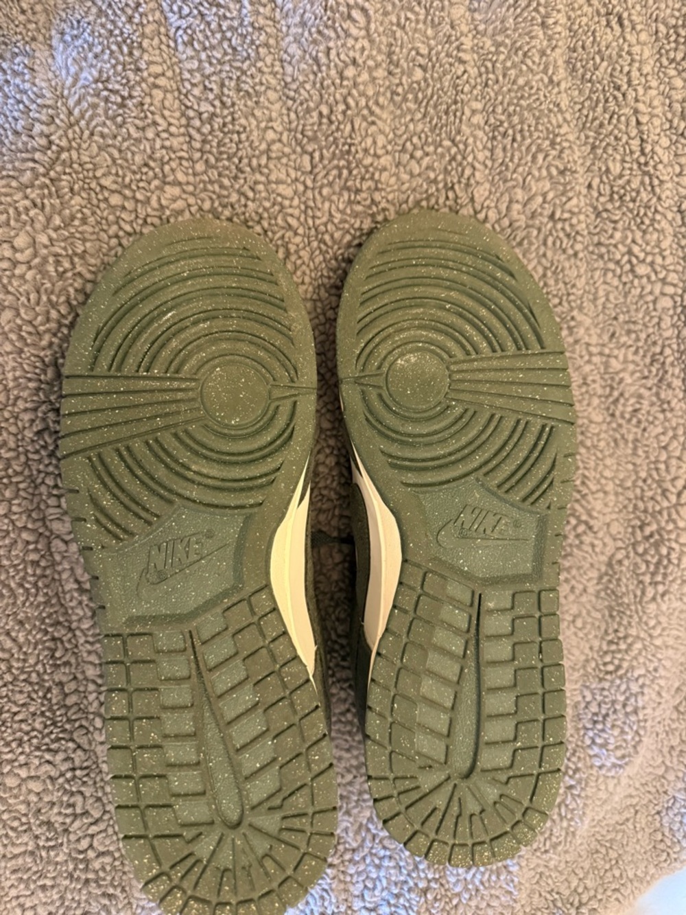 Nike Low-Top Sneakers in White and Teal - Picture 3 of 4